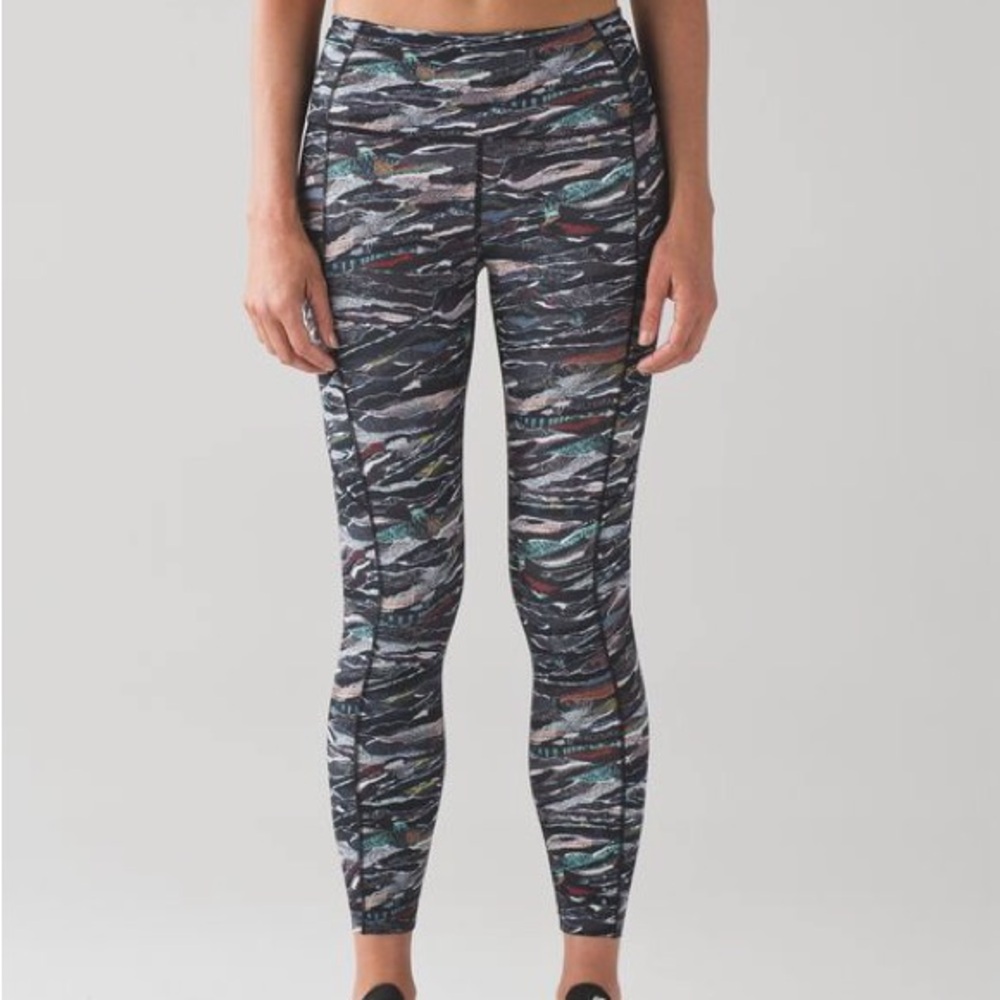 Lululemon pattern leggings size 6